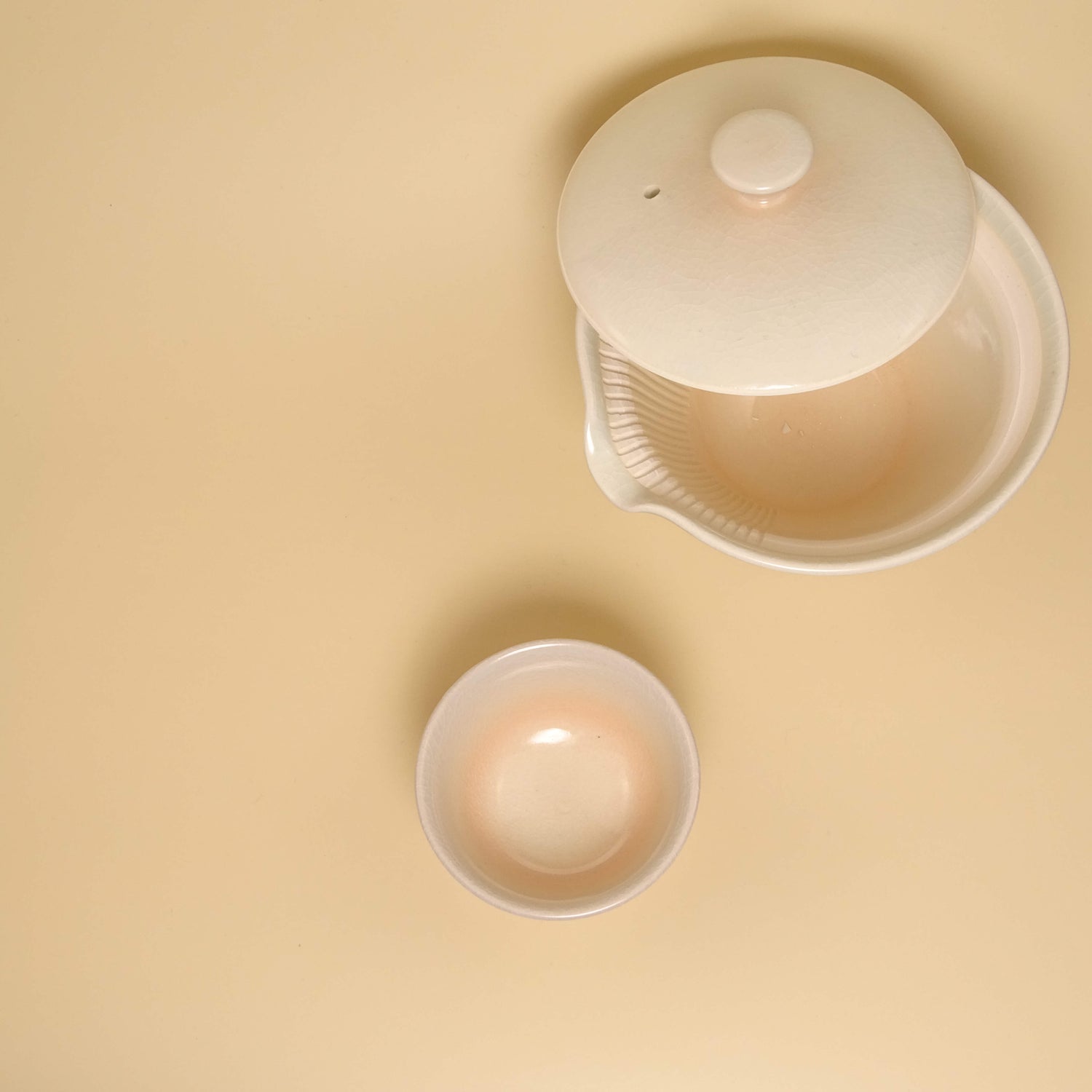 white shiboridashi set with cups